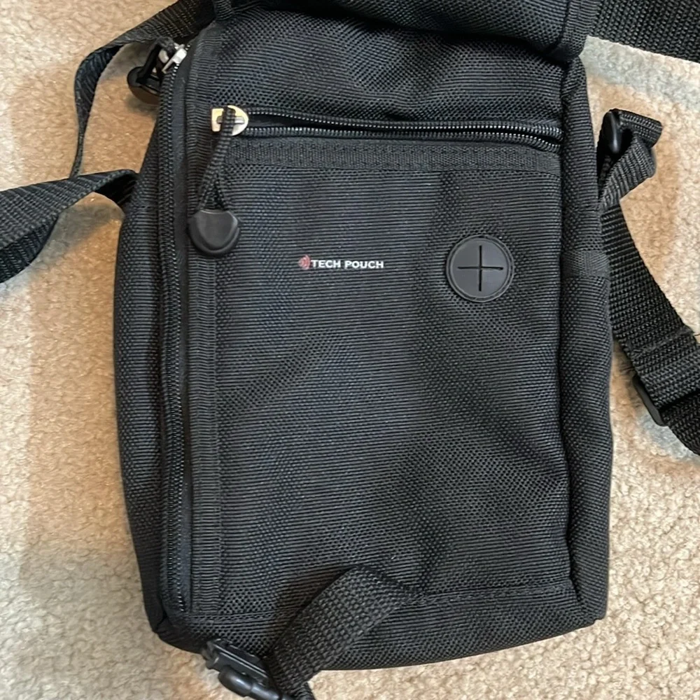 Disney Cast Exclusive Black Crossbody Tech Pouch – California Innovations
